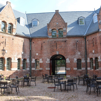 Foto van de binnenplaats van Museum Kruithuis.